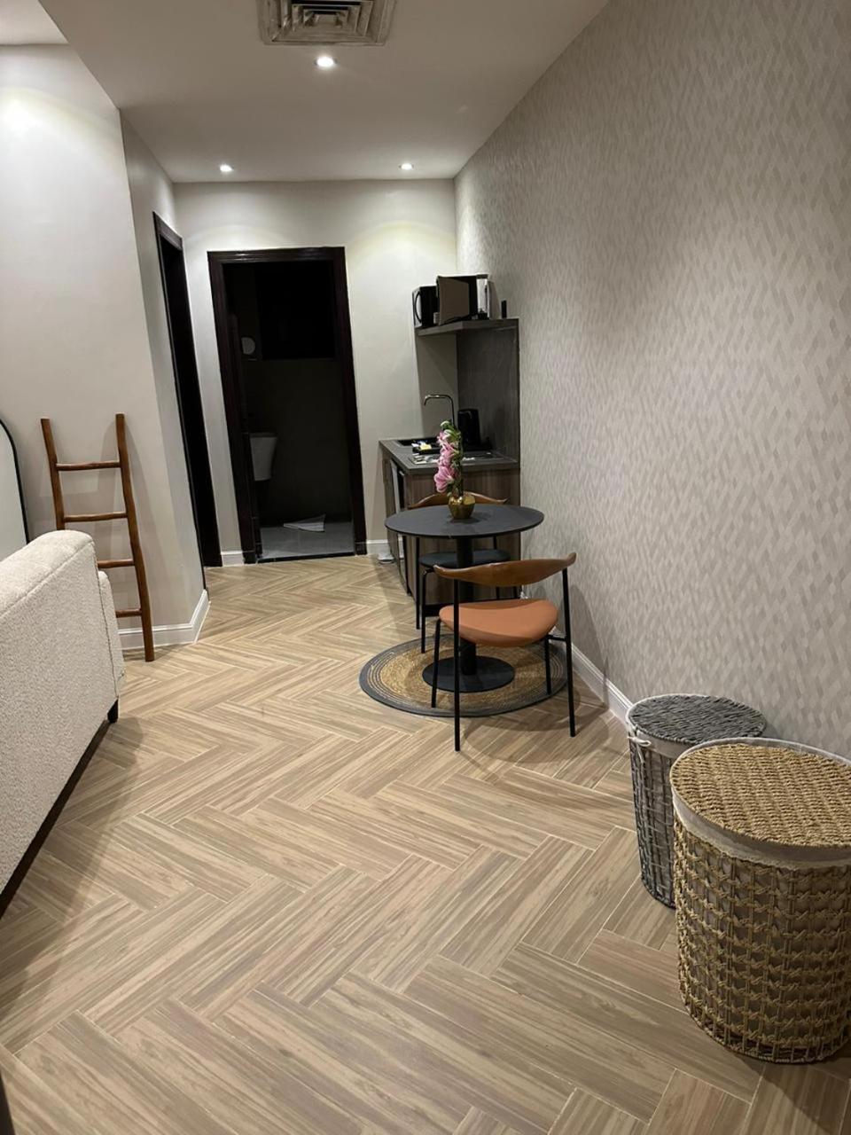 ال متعب سويتس المرسلات Aparthotel Рияд Екстериор снимка