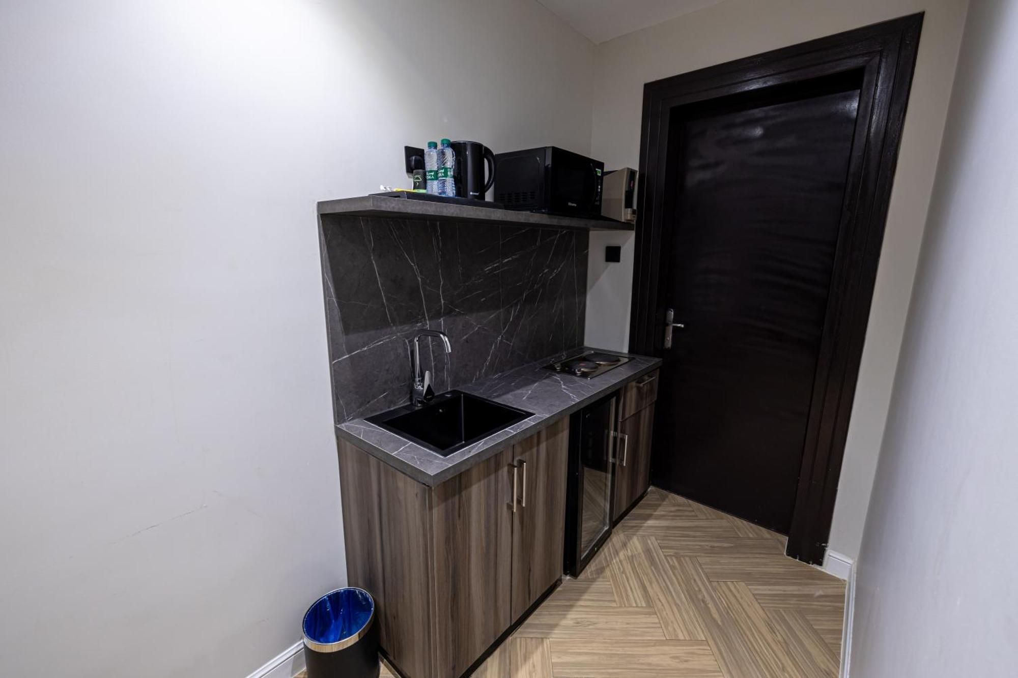 ال متعب سويتس المرسلات Aparthotel Рияд Екстериор снимка